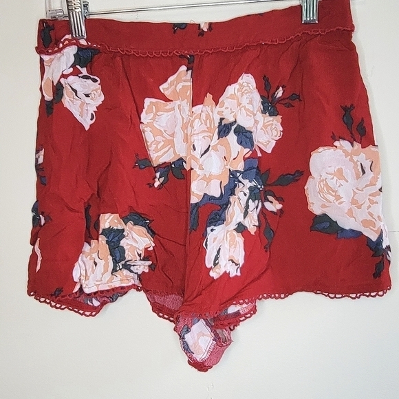 Tobi High Waisted Floral Lightweight Shorts, Size Medium - Picture 1 of 3
